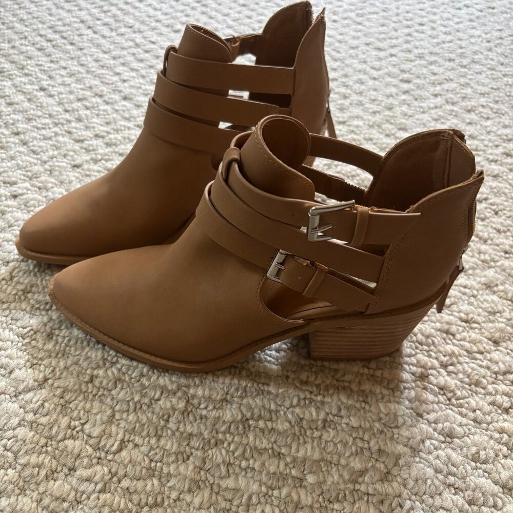 Dolce Vita tan short boots size 7 1/2